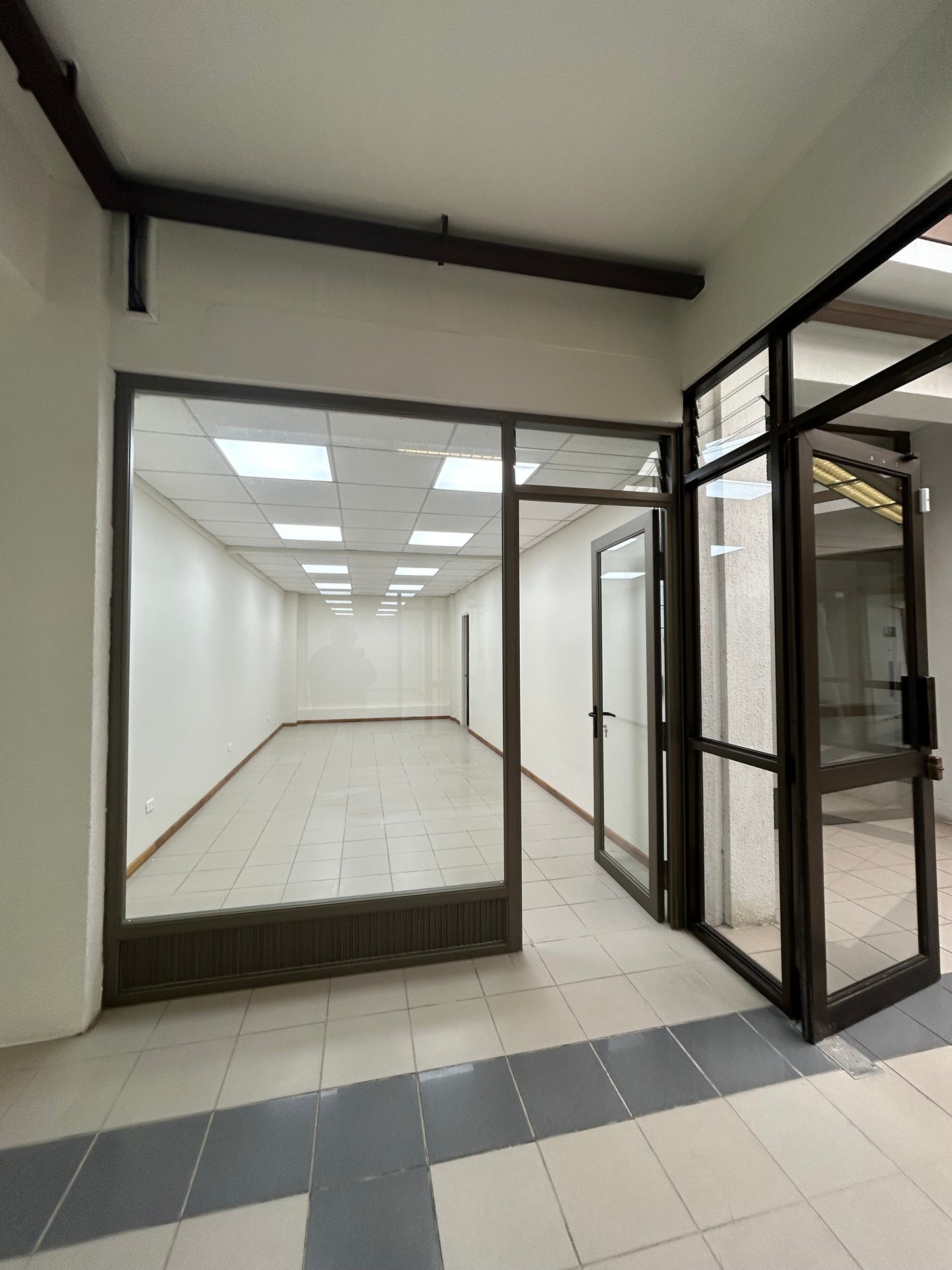 🔹 En arriendo dependencias comerciales en Edificio Araucarias – Calle Lautaro, Angol 🔹