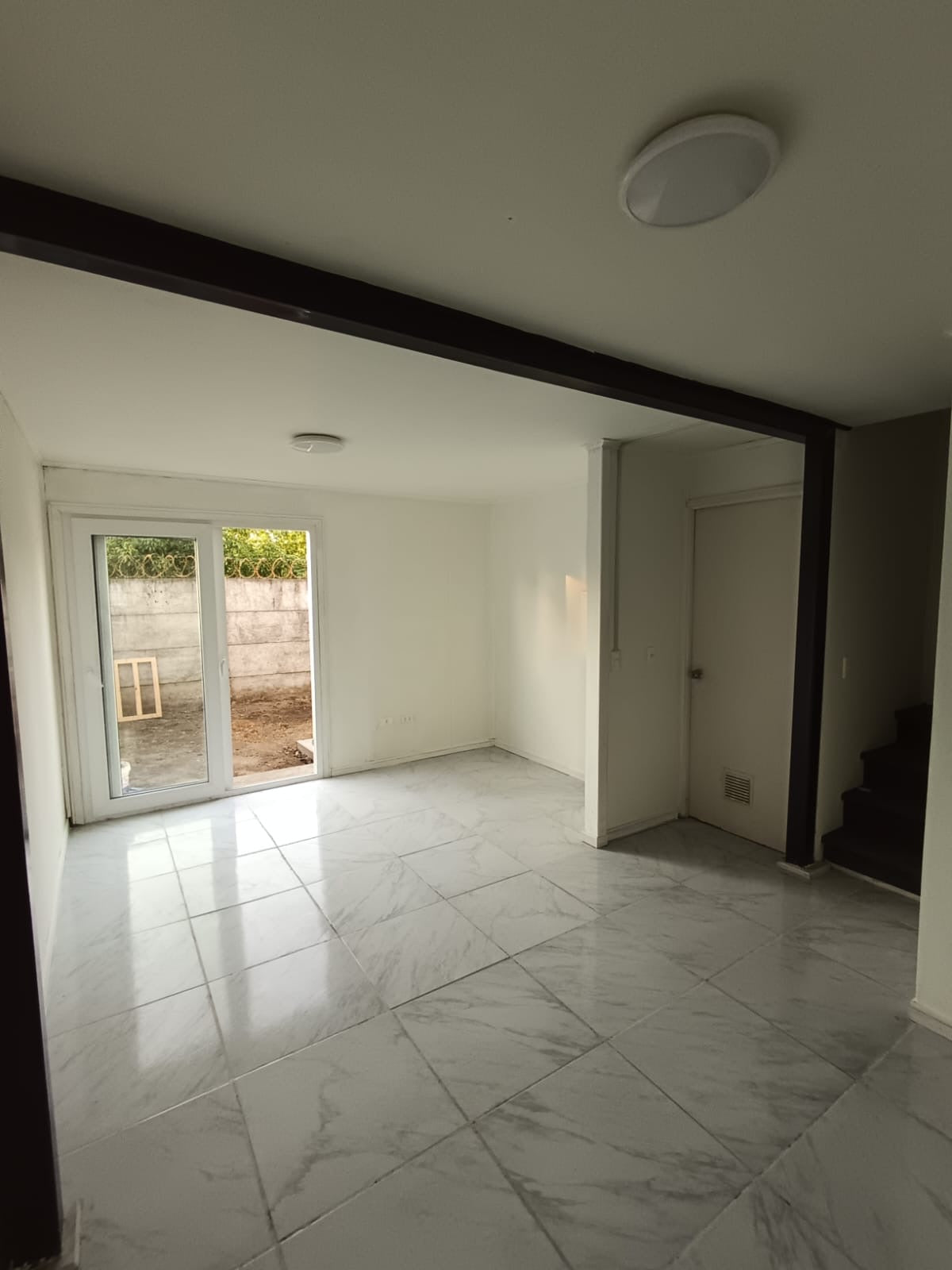 ARRIENDO INMUEBLE REMODELADO – VILLA AUSTRIA