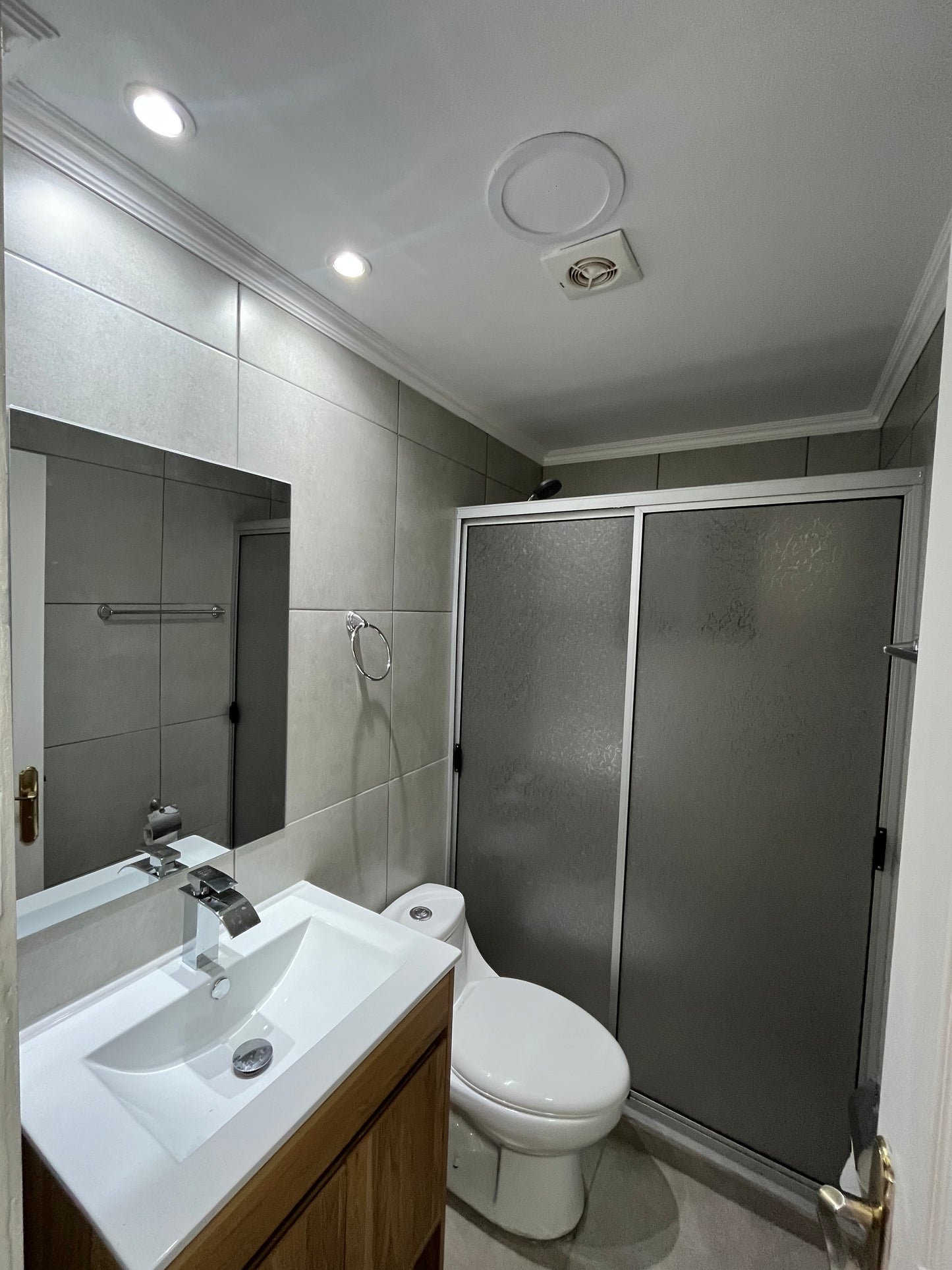 EN VENTA | ESPECTACULAR CASA RECIÉN REMODELADA – ISABEL RIQUELME