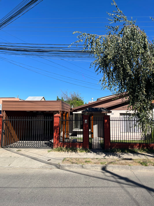 EN VENTA | ESPECTACULAR CASA RECIÉN REMODELADA – ISABEL RIQUELME