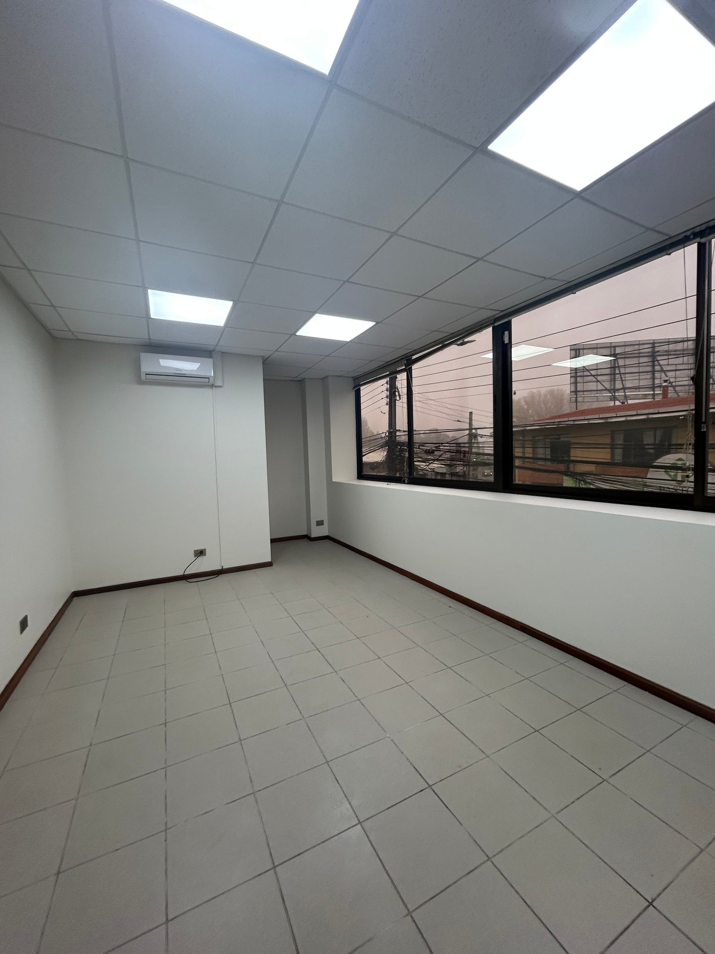 🔹 En arriendo dependencias comerciales en Edificio Araucarias – Calle Lautaro, Angol 🔹