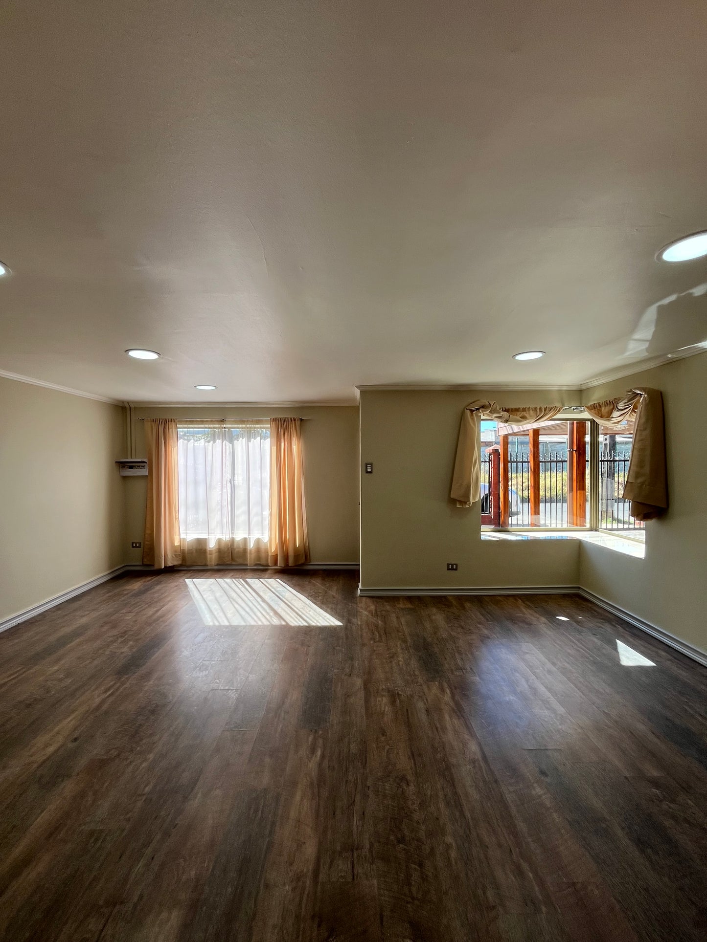 EN VENTA | ESPECTACULAR CASA RECIÉN REMODELADA – ISABEL RIQUELME