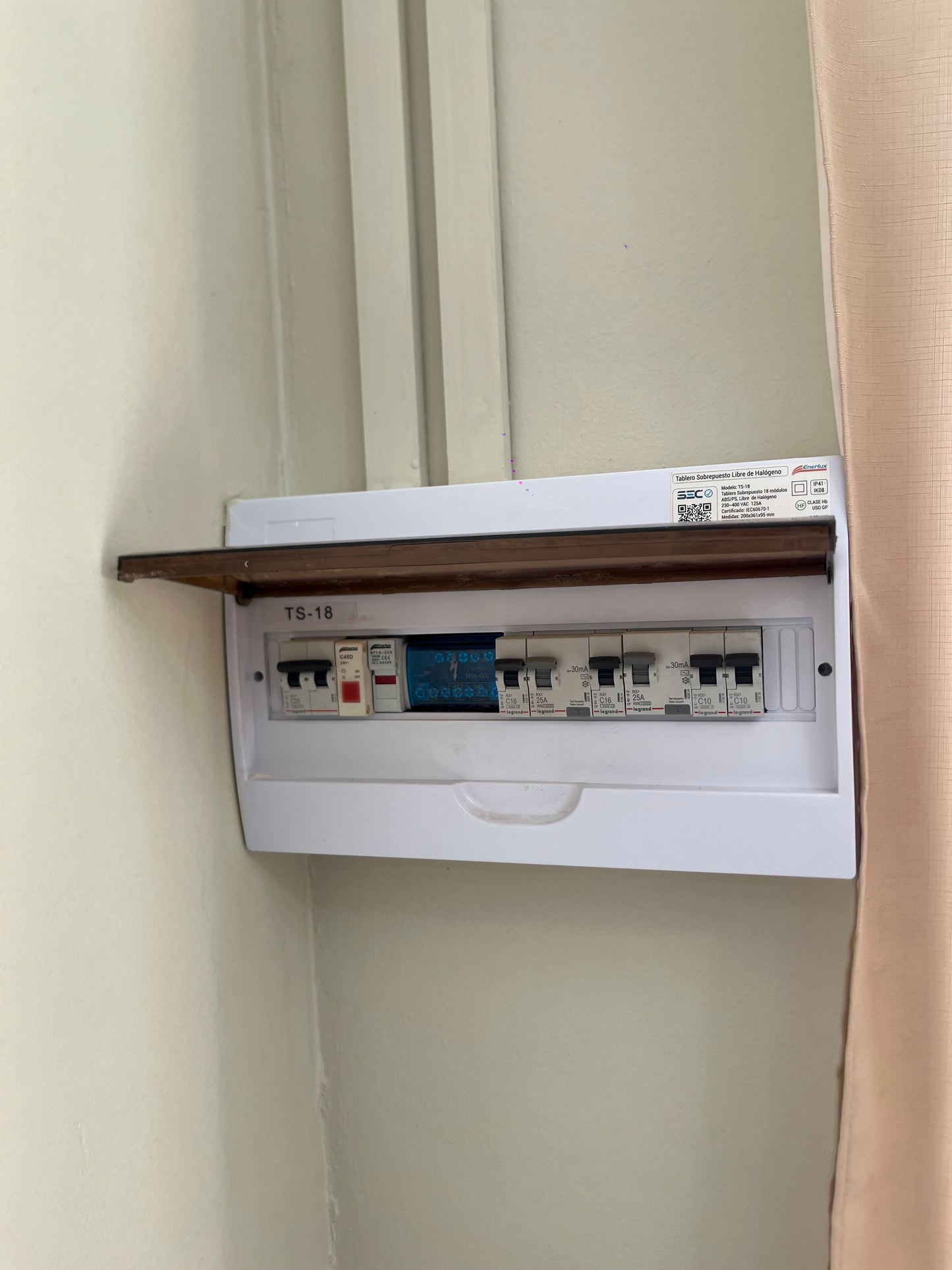 EN VENTA | ESPECTACULAR CASA RECIÉN REMODELADA – ISABEL RIQUELME